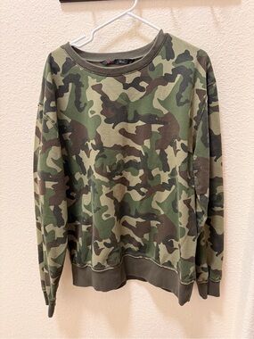 Men's Camouflage Crewneck Sweater - Green Camo